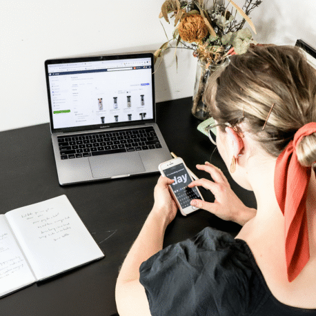 Jak założyć sklep internetowy bez dużych kosztów? Model, który obala największą barierę w e-commerce
